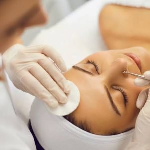 Blackhead Removal & Pore Purging Facial